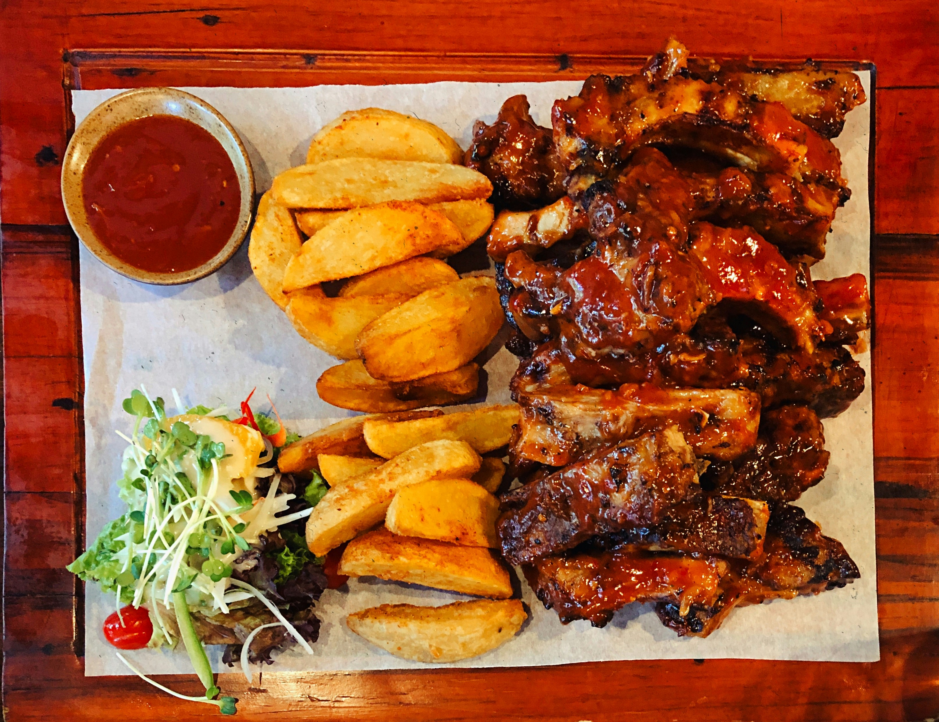 Costillar asado especialidad de la casa